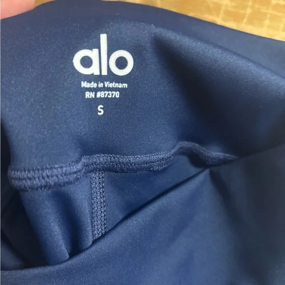 Alo yoga navy 7/8 High-Waist Airlift Legging size small NWOT - Picture 5 of 5